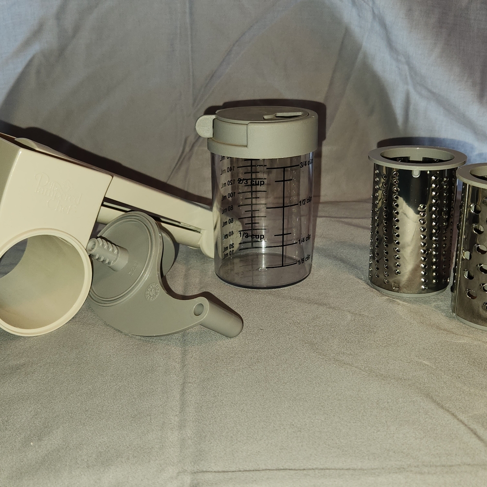 Pampered Chef Kitchen Grater Set